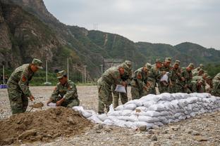 欢迎彭鹏加盟深圳新鹏城足球俱乐部，将身披13号球衣